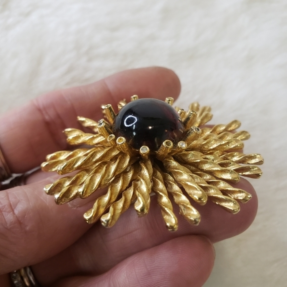 VINTAGE Gold Tone Thistle Flower Sunburst Brooch Dark Red Glass Stone